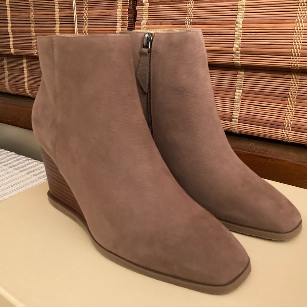 NYDJ Tan Wedge Shoes